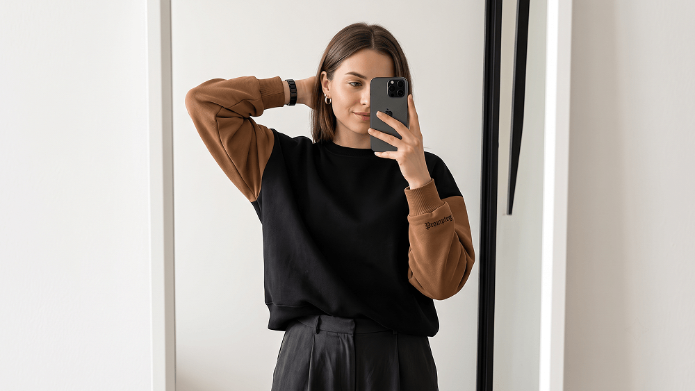 Prompt für ein ultra-realistisches Spiegel-Selfie einer Frau mit dem iPhone 15 - Gemini Prompt