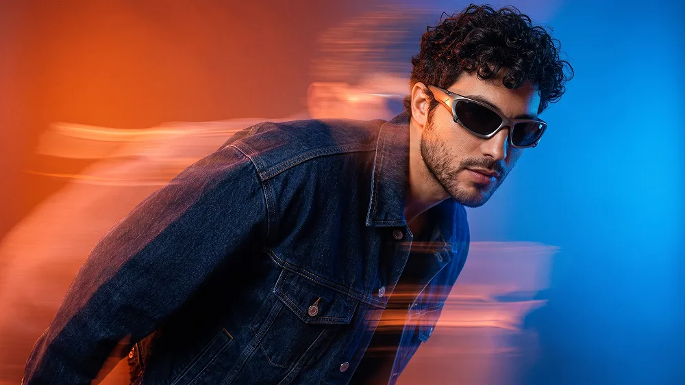 Ritratto Fashion Shutter Drag Arancio-Blu da Foto Prompt - Gemini Prompt
