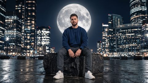 Cinematic City Portrait Under the Full Moon Prompt - Gemini Prompt