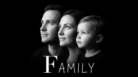 Cineastischer Schwarz-Weiß-Familien-Studio-Porträt-Prompt - Gemini Prompt