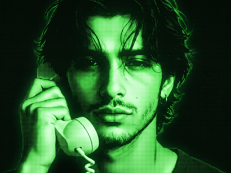 Neon-Grünes CRT-Punktmatrix-Porträt mit Vintage-Telefon-Prompt - Gemini Prompt
